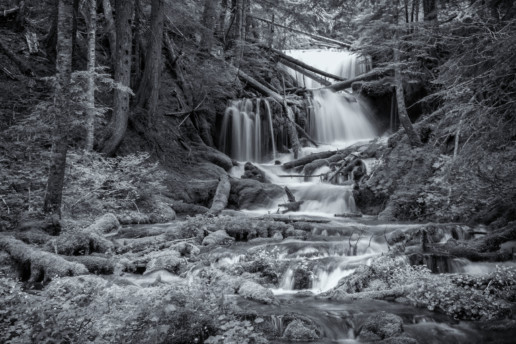 how do you make waterfall photographs